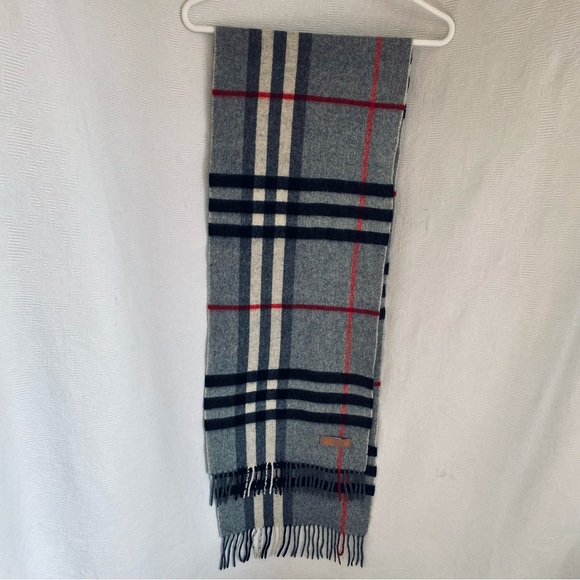 Pure cashmere classic grey, ivory, red plaid with fringe. Unisex - Picture 2 of 5